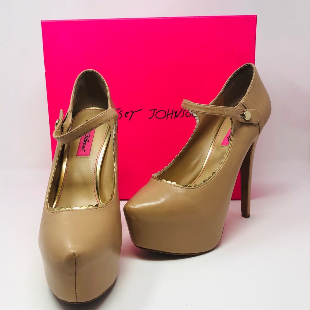 🔥Betsey Johnson Pumps🔥